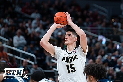 Two-Time POY Favorite Edey Entering NBA Draft