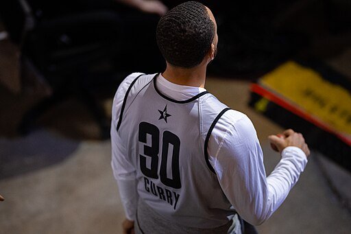 Steph Curry’s Visible Frustration as Draymond Green Gets Tossed